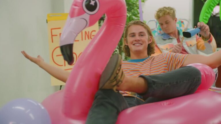 Moderne Sundae-Meisterwerke: Kreative Genüsse neu interpretiert