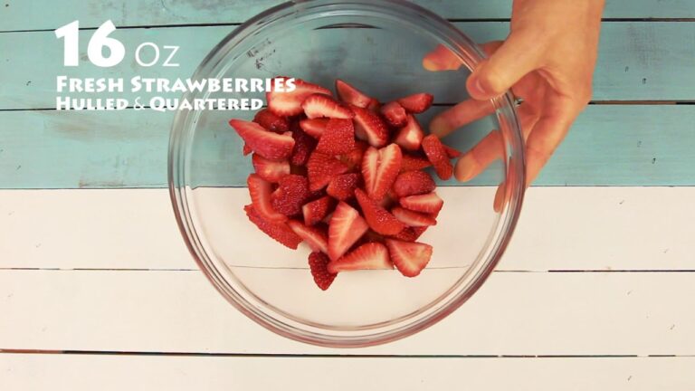 Leckere Eiscremesaucen mit Erdbeeren und Balsamico herstellen