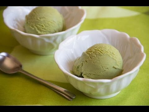 Hausgemachte glutenfreie Matcha-Eiscreme-Gen&uuml;sse