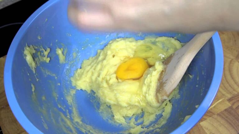 Einzigartige Variationen von gesalzenen Karamell-Eiscreme-Sandwiches