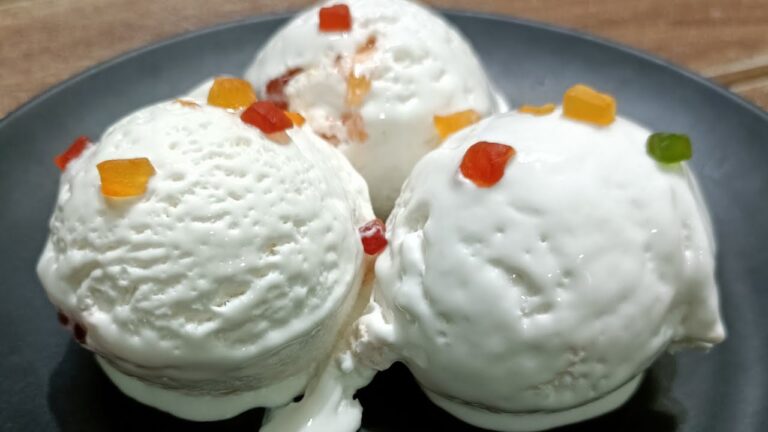 K&uuml;hle und cremige Vanilleeis-Desserts