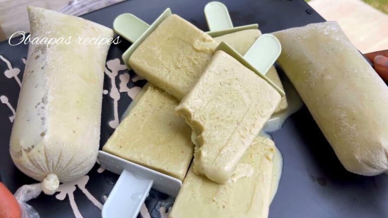 Hausgemachtes Eis mit frischen Obsttoppings selbst kreieren