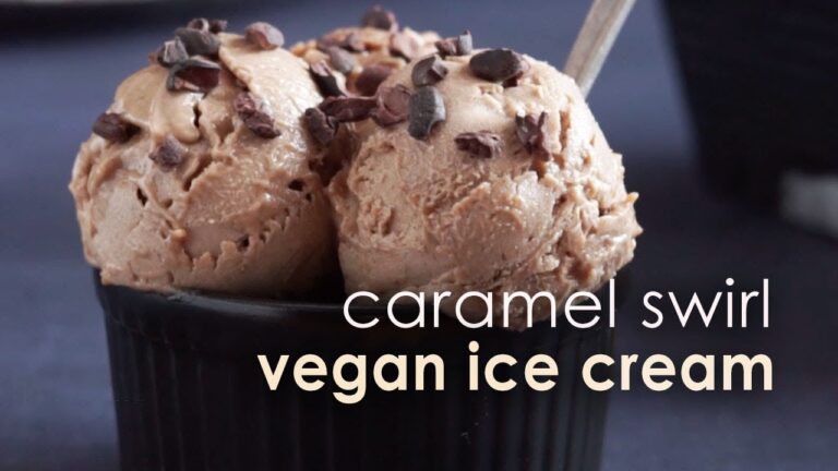 Hausgemachtes glutenfreies Eis mit Karamellswirlen