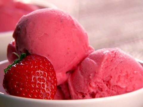 N&uuml;sse kreativ in Frozen Yogurt-Rezepte integrieren