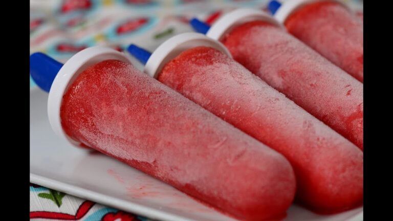 Experimentieren mit selbstgemachten Fruchteis-Pop-Geschm&auml;ckern